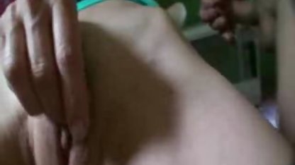 بازی مدل ساخته شده سکس رایگان بدون فیلتر لزبین از یک دختر جوان مدل دهنی لوسیون صورت فاحشه fucks در